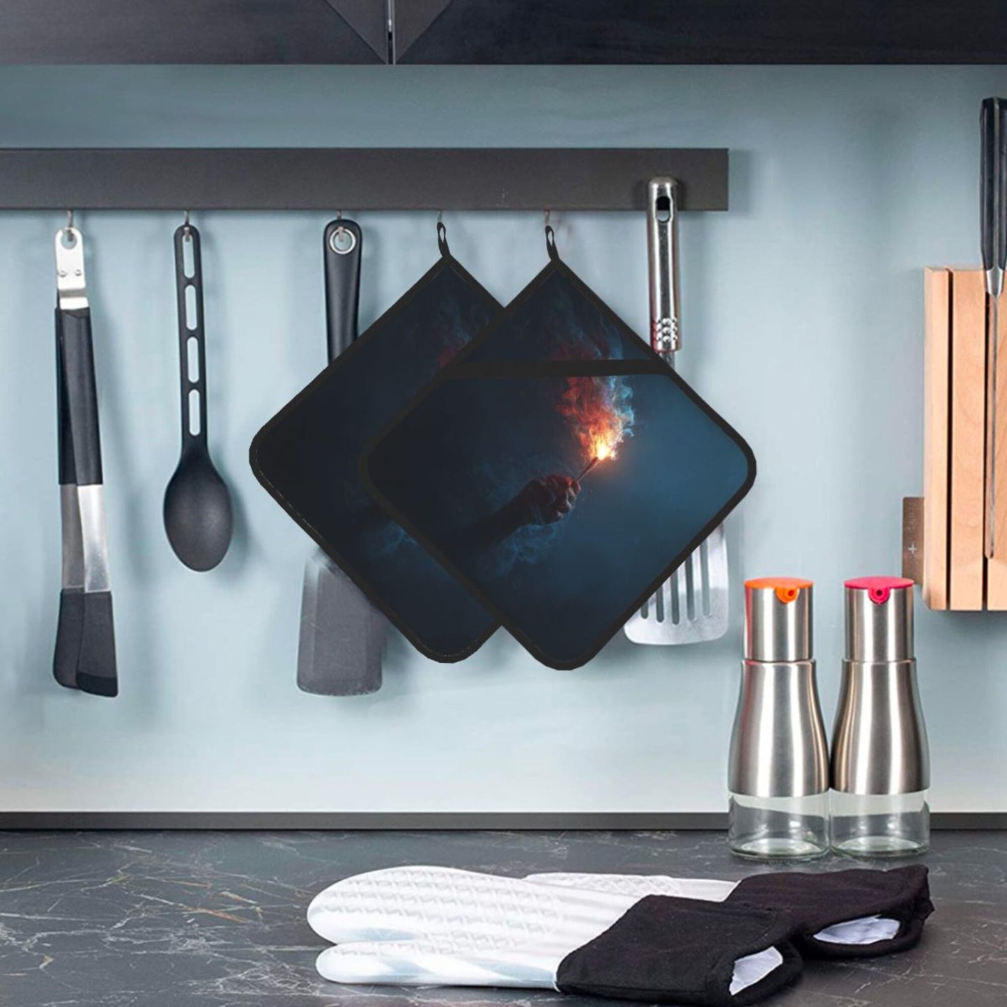 Square Heat Resistant Pads Set of 2 – Fire Light Design, Non-Slip Kitchen & Dining Protectors